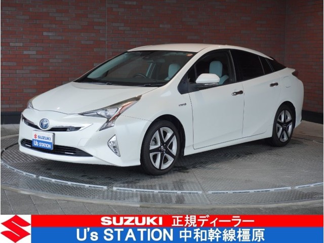 トヨタ プリウス 