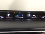 メータは先進的なデジタルメーターを採用!ゆっくりと数字が動くのでとても見やすく表示されます!続可能距離等の情報やHonda SENSINGの注意・警告も表示します!