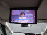 大型後席モニターを装備。後ろのシートでテレビや映画なんていかがでしょうか?