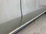 ドア、ドアエッジ部にキズ、サビあります。