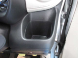 運転席の近くにドリンクホルダーがあるのでとても便利です。