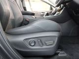 パワーシート搭載。微妙な調整が手軽にでき、ピッタリなポジションで運転することが可能です。