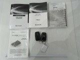 取扱説明書も付属しております。ご購入後は『トヨタの安心感』年式問わずの1年間、距離無制限のロングラン保証が総額表示に含まれてます♪