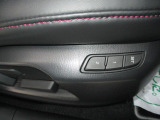 運転席パワーシート。メモリー機能が付いていますので運転者が変わっても自分の位置にすぐに戻せます。