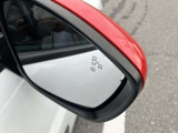 ブラインドスポットモニター付きですので死角に車両がいるとオレンジに光って知らせてくれます。