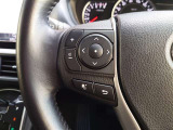 ステアリングスイッチ付き。前方から目を離すことなく操作することが可能です。