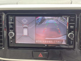 アラウンドビューモニターを装備!駐車の際にナビ画面に車を真上から捉えた映像が映ります。駐車の時とても便利です♪ナビのモニターに映るので大きく見やすいですね!