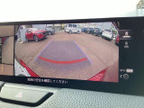 【シースルービュー】360&deg;ビュー・モニターを進化させています。駐車場や細い路地といった狭い場所において、発進・徐行する際、接触する可能性のある対象を早く確認できます。