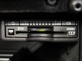 ★ETC(DSRC)が装備されています!!社外品とは違い収まりの良いデザインが人気!高速道路を利用する際は必需品ですよね!!ストレス無く料金所を通過出来ます!!