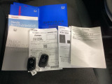 メンテナンスノート【点検整備記録簿・保証書】、取説も揃ってます。スマートキーはバッグなどにしまったままボタン操作でエンジンの始動・停止ができて大変便利です。