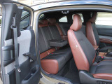 後ろの席の方も、ゆったりと過ごせますよ。The back seat guests can also spend a cozy time.