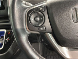 ステアリングにオーディオ操作スイッチが付いています。オーディオ画面に直接タッチしなくても操作が出来ますので、運転に集中できます。