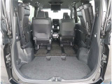 【トランクルーム】荷室の広さも十分です!シートアレンジでシートを畳めば長い荷物だって積めますね。シートアレンジの操作方法など、お気軽にご相談下さい。
