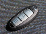 スマートキーはかばんやポケットに入れておけば、ドアのロックアンロックやエンジンの始動が出来ます!