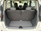 後部座席を倒すと、広々空間♪荷物もたくさん収納可能です!