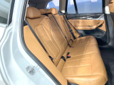 ●後部座席も気になるようなキズ・汚れやへたり等、大きなダメージはなく、良好な状態です。