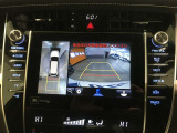 パノラミックビューモニター付きです。車両を上から見たような映像をディスプレイオーディオ画面に表示。運転席からの目視だけでは見にくい、車両周辺の状況をリアルタイムでしっかり確認できます。