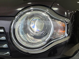 【HIDヘッドライト】非常に明るく前方を照らしてくれるので、悪天候や夜間の走行時も視界良好で安心してお乗りいただけます。