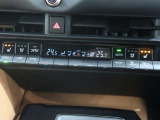 左右独立温度コントロールフルオートエアコンです。運転席、助手席それぞれで独立して温度設定ができます。冷え性の方が乗っても安心ですね♪
