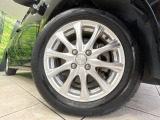 【純正15インチアルミホイール】外観にマッチした純正アルミホイールを装着しております。各種社外アルミホイールや、スタッドレスタイヤも取扱いしております。是非ご相談ください♪