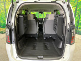 普段のお買い物や通勤、送迎等に十分な荷室スペースを確保しております。セカンドシートを倒すと、大きな荷物の積載も可能です♪