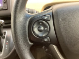 ステアリングにオーディオ操作スイッチが付いています。オーディオ画面に直接タッチしなくても操作が出来ますので、運転に集中できます。
