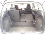 ラゲージルームだって広々です!シートを倒して更にお荷物積めちゃいます♪