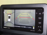 パノラミックビューモニターシステムが付いているので車の上から見た映像が確認できますよ。 一目で車両周辺の情報を確認できますが、直接安全をご確認下さい。