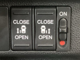 【両側パワースライドドア】両側がパワースライドドアになっており、運転席のスイッチやスマートキーでも開閉が可能です!開口部も広いので乗り降りも楽々♪