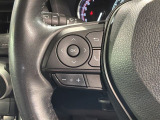 ステアリングにオーディオ操作スイッチが付いています。オーディオ画面に直接タッチしなくても操作が出来ますので、運転に集中できます。