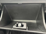 車検証なども収納できる大型のグローブボックスは、使い勝手もよく役立ちます!