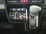 オートエアコンで暑い夏も寒い冬も快適な車内で運転出来ます。