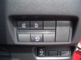 運転席右側には電動スライドドア等の各種スイッチがまとめられています!