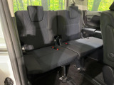 3列目シートはもちろん状態良好☆大人でもゆったりと座って頂けますので、大人数でのお出かけもラクラクです♪ご家族で、気の知れた仲間で、ドライブに行くのが楽しみですね♪