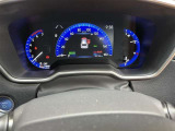 とっても見やすいメーターです。夜間時はラグジュアリーな気分にさせてくれる照明が魅力ですので、夜のドライブも楽しみになりますよ♪