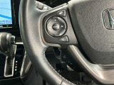 ステアリングにオーディオ操作スイッチが付いています。オーディオ画面に直接タッチしなくても操作が出来ますので、運転に集中できます。