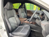 運転席シート廻りは使用感も少なく、良好な状態となっています。前オーナー様が丁寧に使っていたことがよくわかりますね。