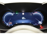 双眼鏡をイメージしたメーター周り。デジタルメーターへ変更後のモデルです!
