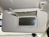 【運転席サンバイザー】鏡が付いているのでメイク直しなどにも便利★
