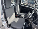 シンプルで操作しやすい運転席!視界も良好です!