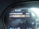 LDW(車線逸脱警報)・LDP(車線逸脱防止支援機能)が装備されておりドライバーが意図せずに白線を跨ぐと警告音で注意を促してくれます♪