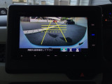 【バックカメラ】運転が苦手な方も車庫入れラクラクです!ギアをリバースに入れれば自動的に切り換わりますので、面倒な操作は不要です♪狭い駐車場もお車を傷つけず安心ですね!