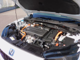 エンジンルーム・2.0L 直噴エンジン&2モーターハイブリッドシステム