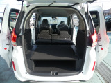 ダブルフォールダウン機構の後部座席を収納すると広大な空間が出現します。シートアレンジが多彩な点も特徴です。レジャー用品もたっぷりと積み込め、休日の過ごし方の楽しみを拡げてくれます。
