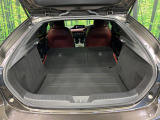 後席を格納すると、これだけの広さが!シーンに合わせたシートアレンジで、大きな荷物も積むことが出来ます♪