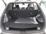 開口部の広いラゲージスペースは、ゴルフバックなどの荷物もラクラク積み込めます。
