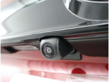 バックカメラが付いているので後方確認が非常にしやすいです。今や運転初心者も熟練者も必須装備!ついていて損はないですね♪