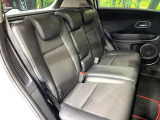 後部座席も気になるようなキズ・汚れやへたり等、大きなダメージはなく、良好な状態です。