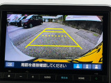 バックカメラ付きで後退時にも安心。後方の視界をサポートします。