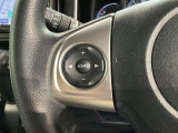 ステアリングにオーディオ操作スイッチが付いています。オーディオ画面に直接タッチしなくても操作が出来ますので、運転に集中できます。